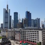 Skyline de Frankfurt con los rascacielos del distrito financiero