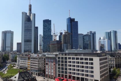 Skyline de Frankfurt con los rascacielos del distrito financiero